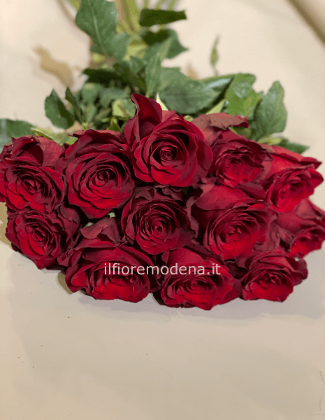 composizione 12 rose rosse